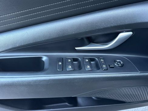 Used 2024 Hyundai Elantra SEL FWD image 11