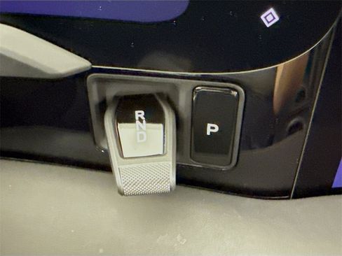 Used 2025 Porsche Taycan image 21