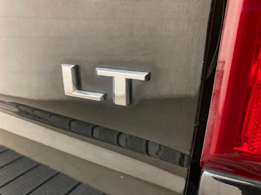 Used 2022 Chevrolet Silverado 1500 LT AWD/4WD image 9