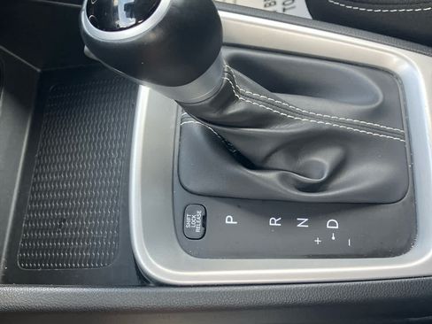 Used 2025 Hyundai Venue SEL FWD image 24