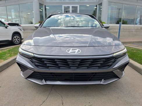 Used 2024 Hyundai Elantra SEL FWD image 2