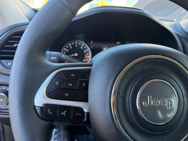 Used 2023 Jeep Renegade Latitude AWD/4WD image 18