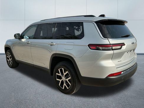 Certified 2023 Jeep Grand Cherokee L Limited AWD/4WD image 3