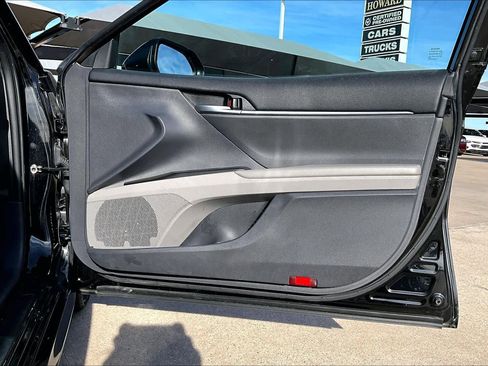 Used 2021 Toyota Camry LE image 22