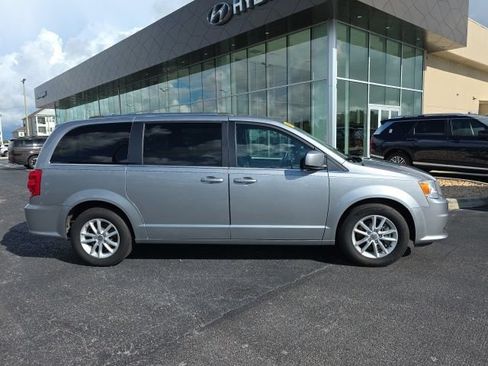 Used 2019 Dodge Grand Caravan SXT FWD image 18