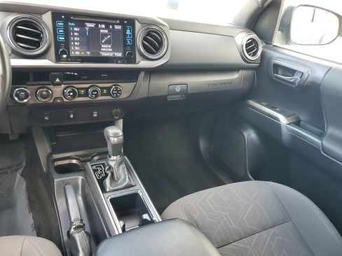 Used 2018 Toyota Tacoma TRD Off-Road image 23