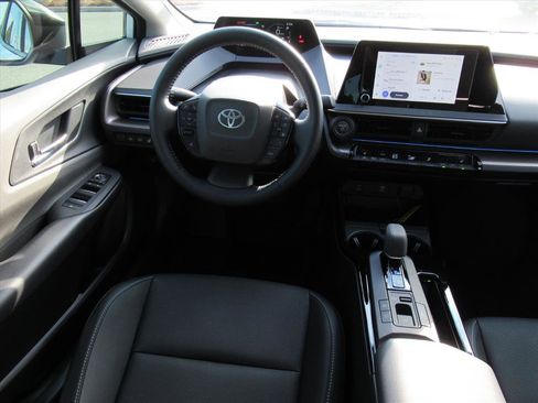 Used 2025 Toyota Prius XLE image 12