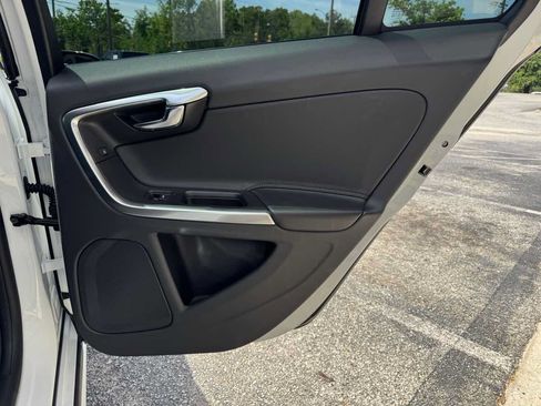 Used 2018 Volvo V60 T5 Cross Country AWD/4WD image 32