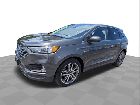 Used 2019 Ford Edge Titanium w/ Cold Weather Package AWD/4WD image 8
