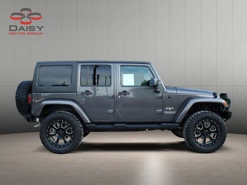 Used 2016 Jeep Wrangler Unlimited Sahara w/ Connectivity Group AWD/4WD image 4