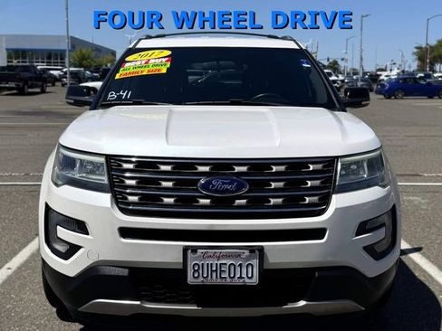 Used 2017 Ford Explorer XLT AWD/4WD image 2