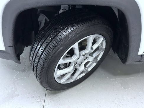 Used 2024 Jeep Compass Latitude AWD/4WD image 23