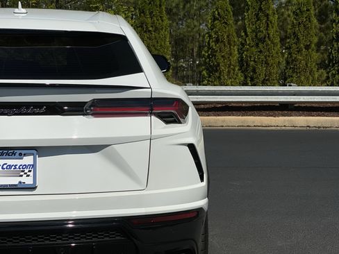 Used 2022 Lamborghini Urus image 24