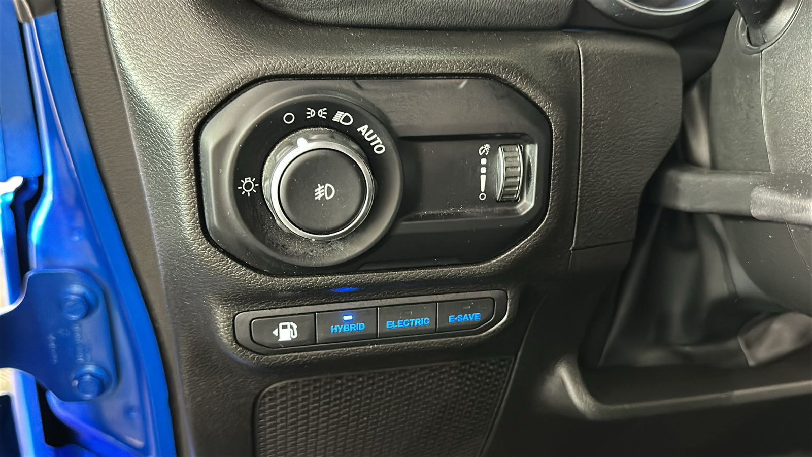 Used 2023 Jeep Wrangler Unlimited Sahara w/ Cold Weather Group AWD/4WD image 23