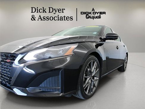 Used 2023 Nissan Altima 2.0 SR image 6