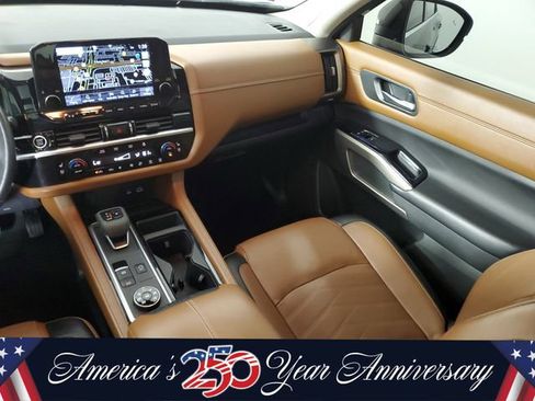 Used 2023 Nissan Pathfinder Platinum w/ Cargo Package AWD/4WD image 18