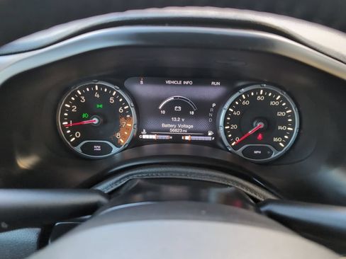 Used 2018 Jeep Renegade Altitude w/ UConnect 8.4 Nav Group FWD image 19