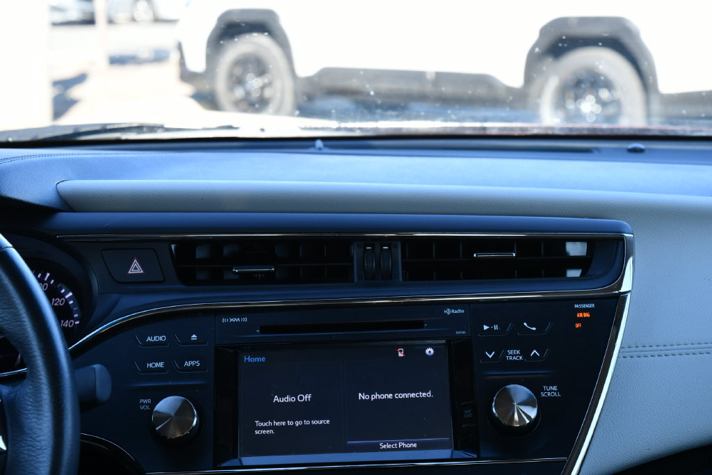 Used 2018 Toyota Avalon XLE Premium FWD image 32