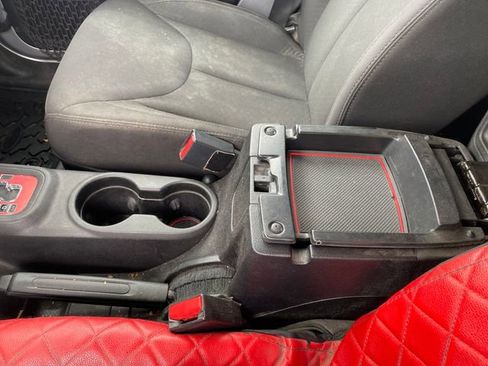 Used 2015 Jeep Wrangler Unlimited Sport w/ Quick Order Package 24S AWD/4WD image 12