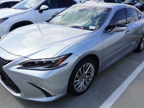 Used 2023 Lexus ES 350 Ultra Luxury w/ Accessory Package (Z2) FWD image 4