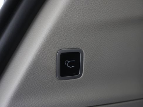 Used 2024 Chrysler Pacifica Touring-L FWD image 30