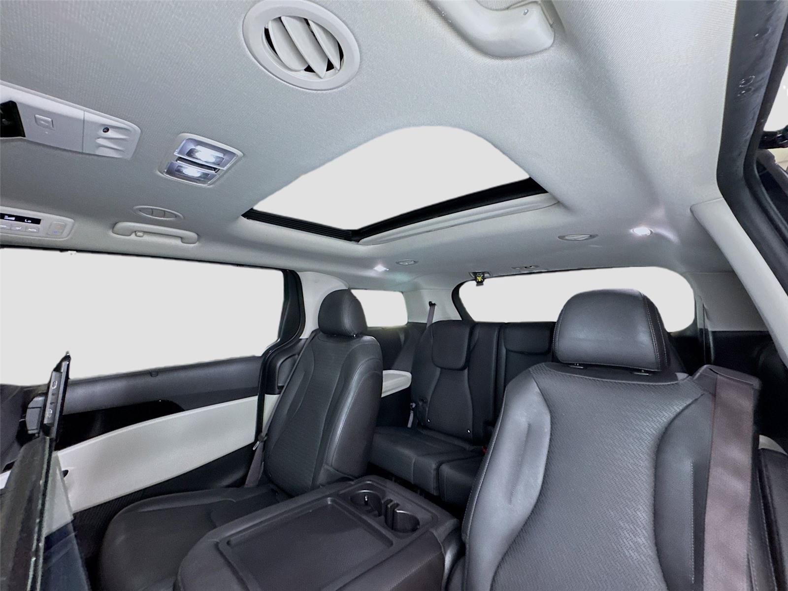 Used 2024 Kia Carnival SX Prestige FWD image 48
