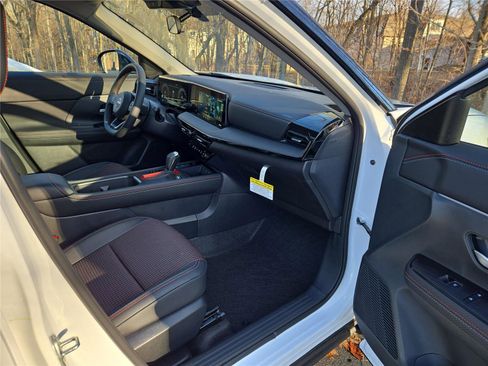 New 2026 Nissan Kicks SR w/ SR Premium Package AWD/4WD image 13