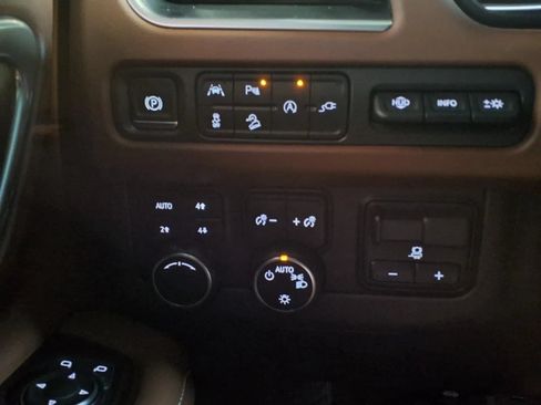 Used 2021 Chevrolet Tahoe High Country w/ Premium Package AWD/4WD image 29