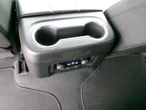 Used 2025 Chevrolet Suburban Z71 AWD/4WD image 12