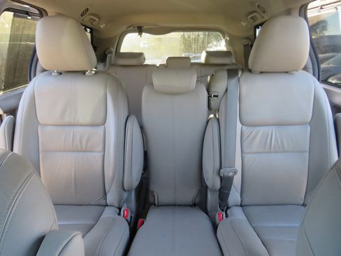 Used 2018 Toyota Sienna Limited Premium image 37