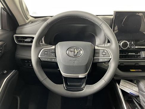 New 2026 Toyota Highlander Limited AWD/4WD image 14