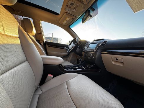 Used 2014 Kia Sorento EX w/ EX V6 Touring Package image 9