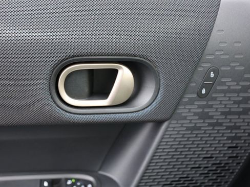 Used 2025 MINI Cooper 2-Door Hardtop image 31