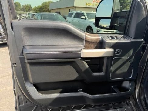 Used 2020 Ford F250 Lariat w/ Tremor Off-Road Package AWD/4WD image 19
