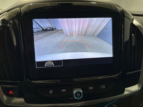 Used 2021 Chevrolet Traverse LT image 11