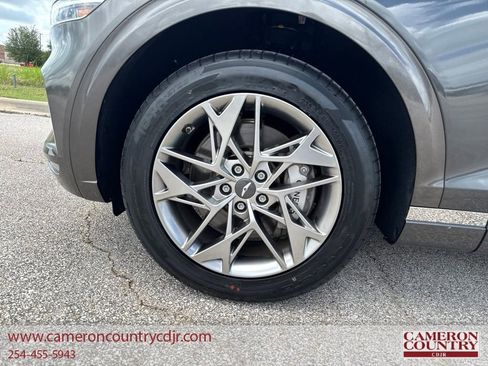Used 2025 Genesis GV70 2.5T AWD/4WD image 19