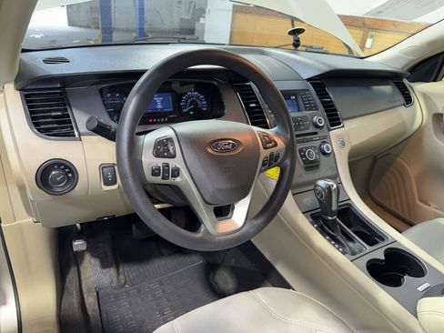 Used 2018 Ford Taurus SE image 16