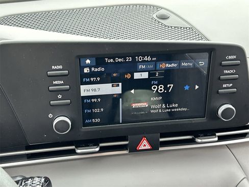 New 2025 Hyundai Elantra SE image 24