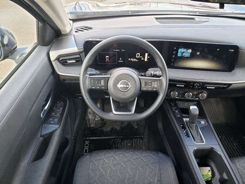 Certified 2025 Nissan Kicks SV image 21