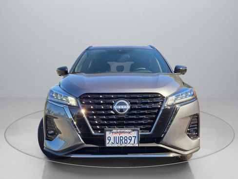 Used 2023 Nissan Kicks SR image 2