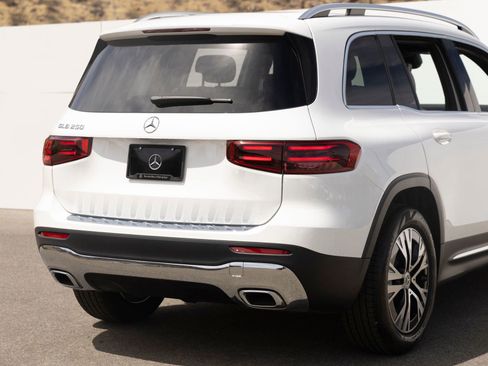 Used 2026 Mercedes-Benz GLB 250 image 11