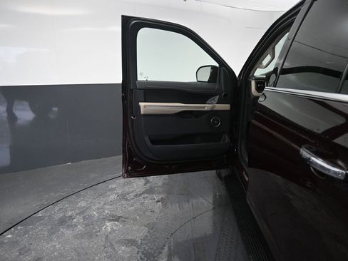 Used 2024 Ford Expedition Max Limited image 31