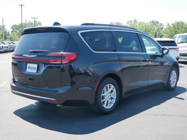 Used 2022 Chrysler Pacifica Touring-L FWD image 4