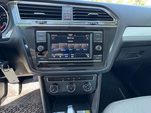 Used 2020 Volkswagen Tiguan S image 20