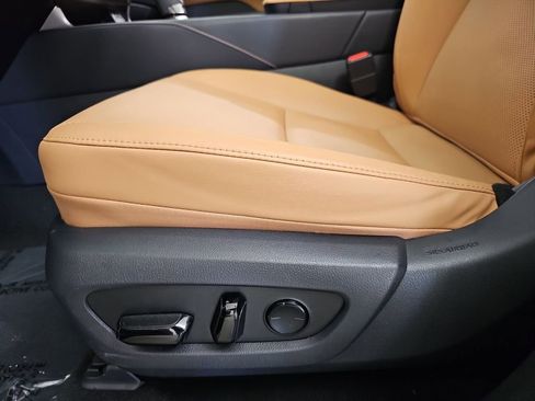 Used 2025 Lexus RX 350 Premium w/ Convenience Package image 32