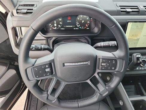 Used 2025 Land Rover Defender 110 S image 13