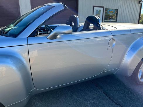 Used 2004 Chevrolet SSR w/ Preferred Equipment Group image 31