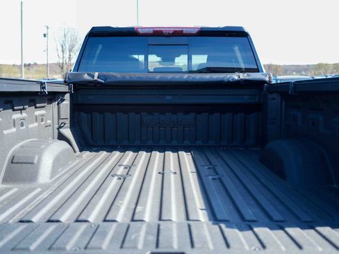 Used 2025 GMC Sierra 2500 AT4 w/ AT4 Premium Plus Package AWD/4WD image 11