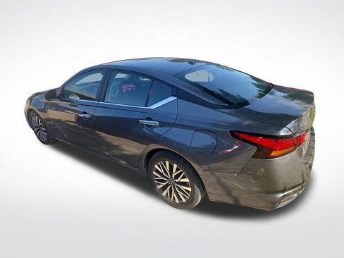 Certified 2025 Nissan Altima 2.5 SV FWD image 2