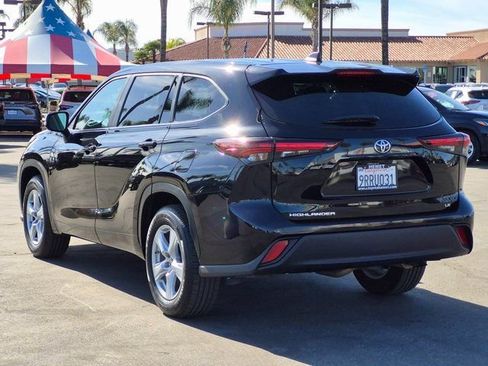 Used 2025 Toyota Highlander LE image 8